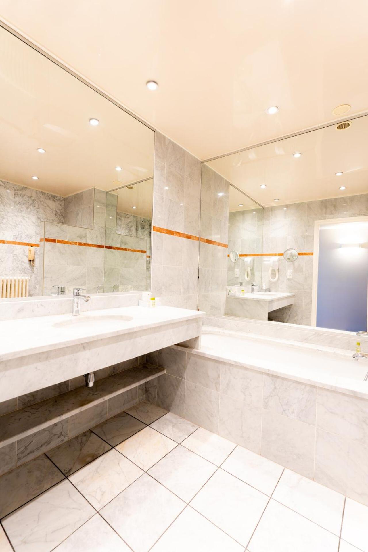 Hotel D'Angleterre Châlons-en-Champagne Zewnętrze zdjęcie